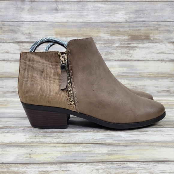 ASOS Call It Spring Gunson Faux Leather Ankle Zip Boots Women's 8 Two-Tone Beige - Picture 1 of 11